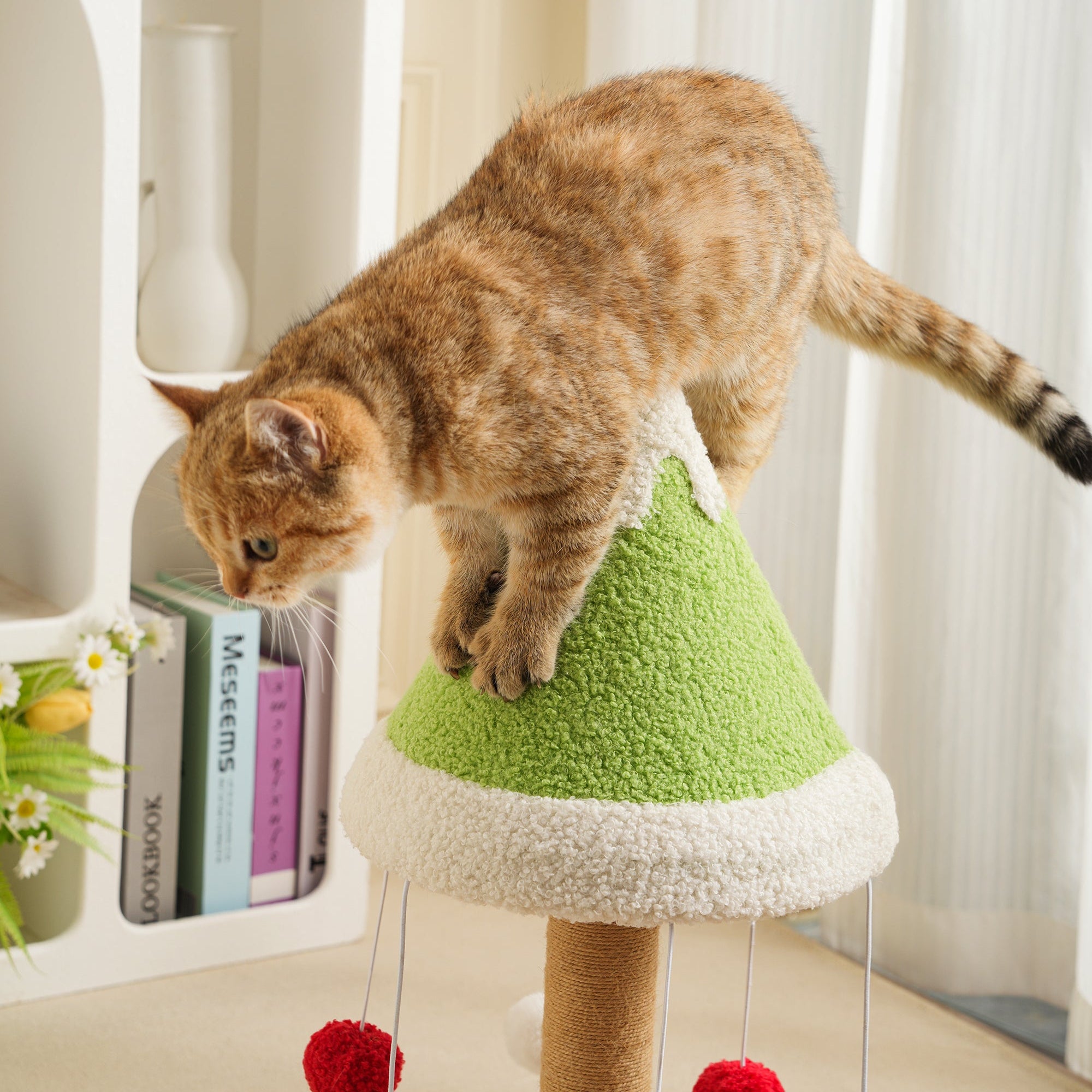 Cedar Cat Scratching Post - Sisal & Snow-Cap Design