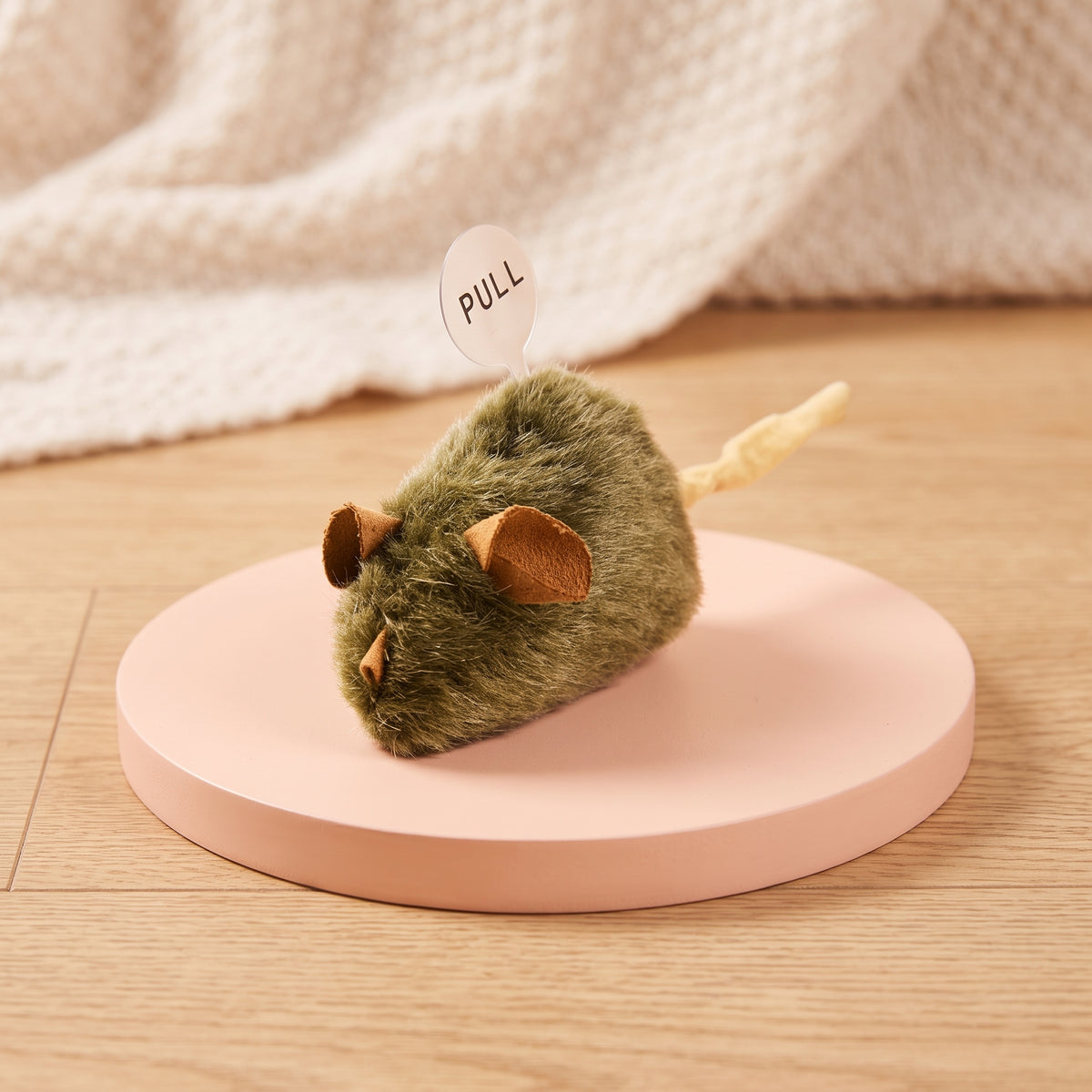 Interactive Catnip Mouse Toy – Squeaks on Touch